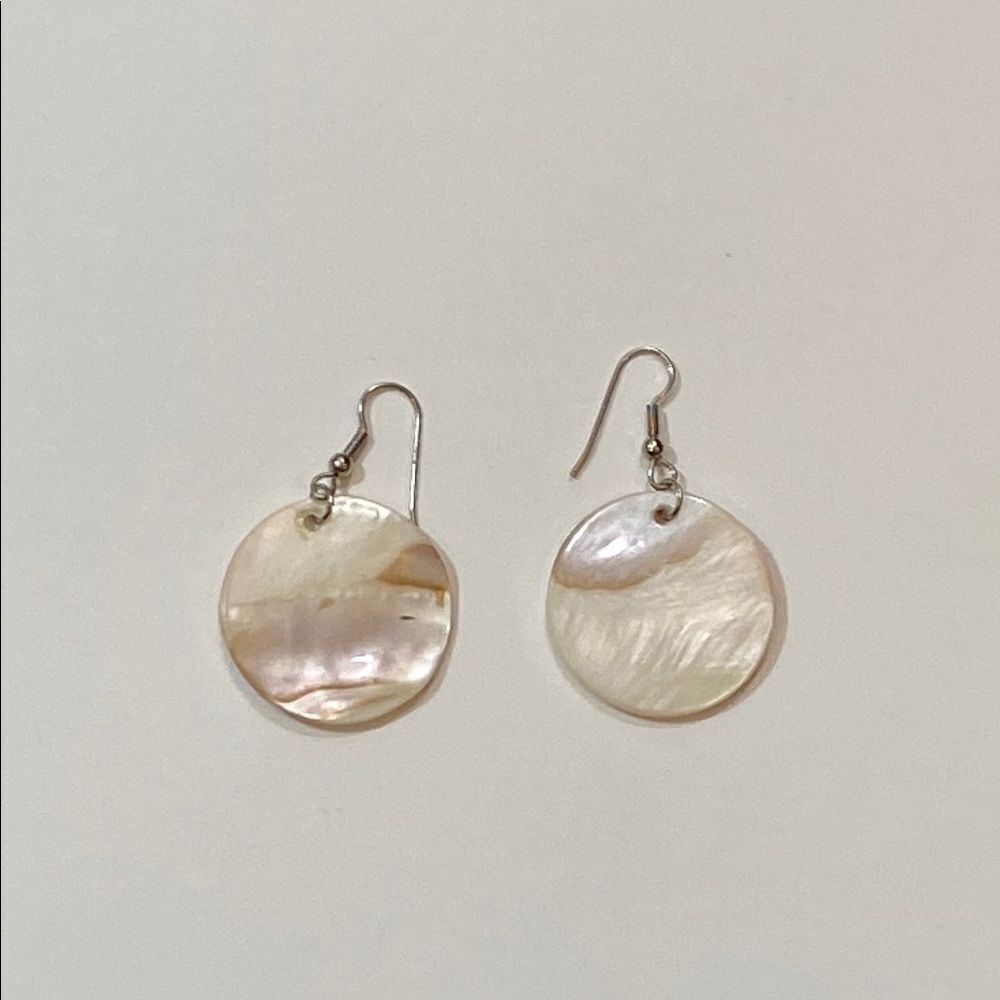 Vintage Shell Elegant Cream Dangle Earrings